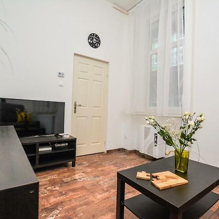 Timeless Apartment With Free Private Parking Budapest Eksteriør billede