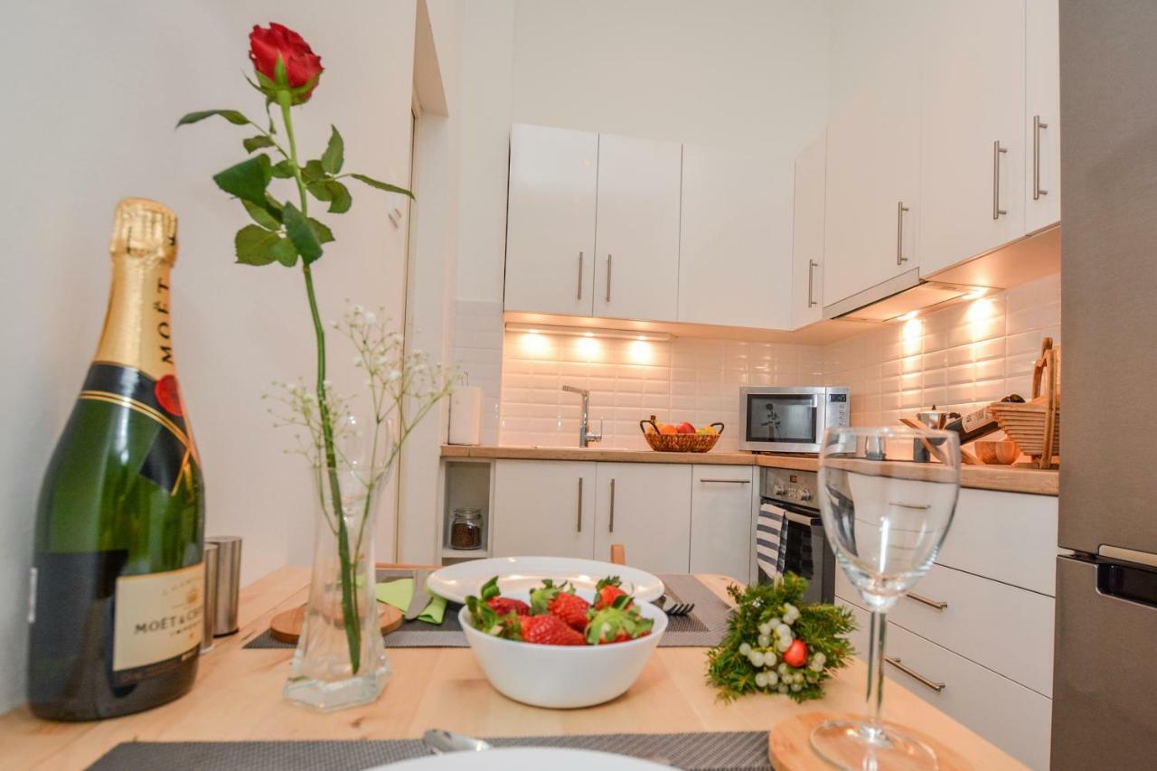 Timeless Apartment With Free Private Parking Budapest Eksteriør billede