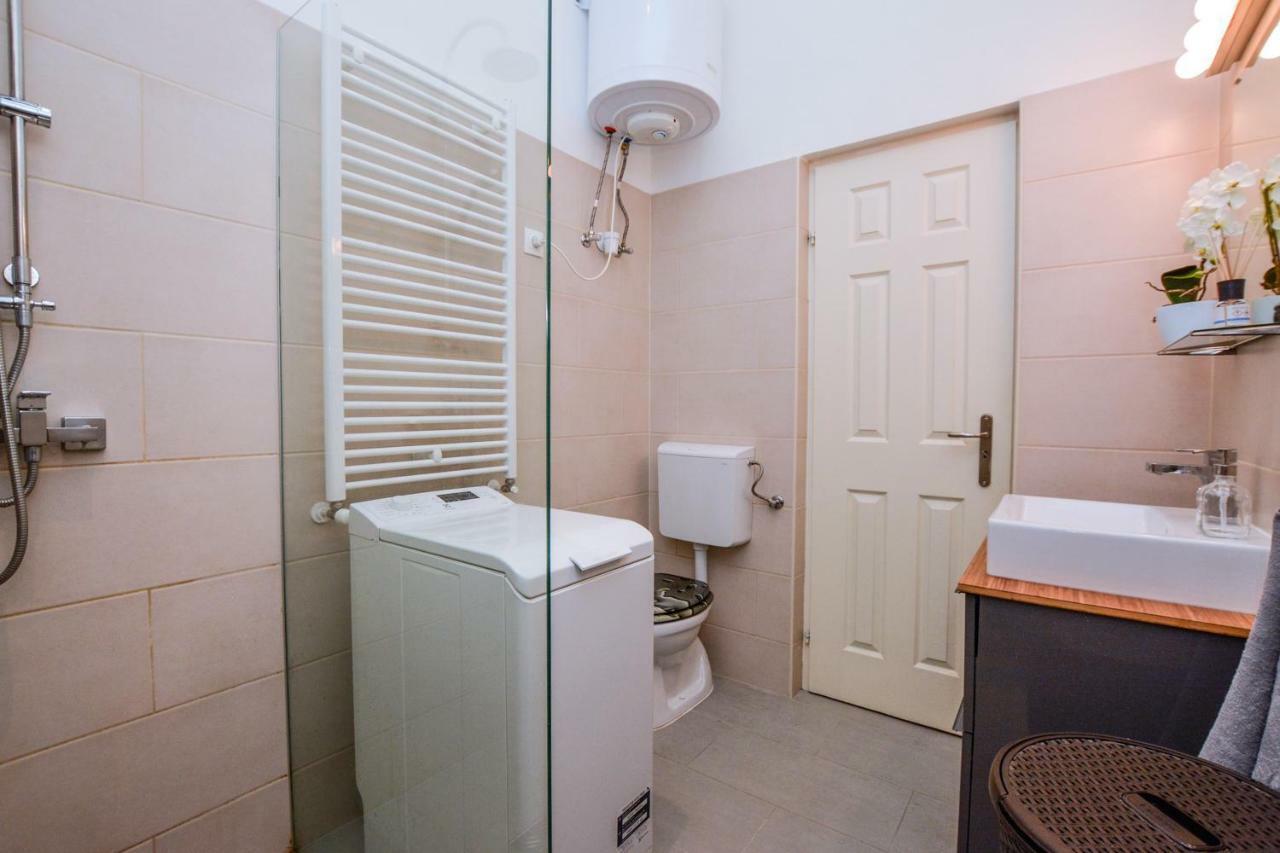 Timeless Apartment With Free Private Parking Budapest Eksteriør billede