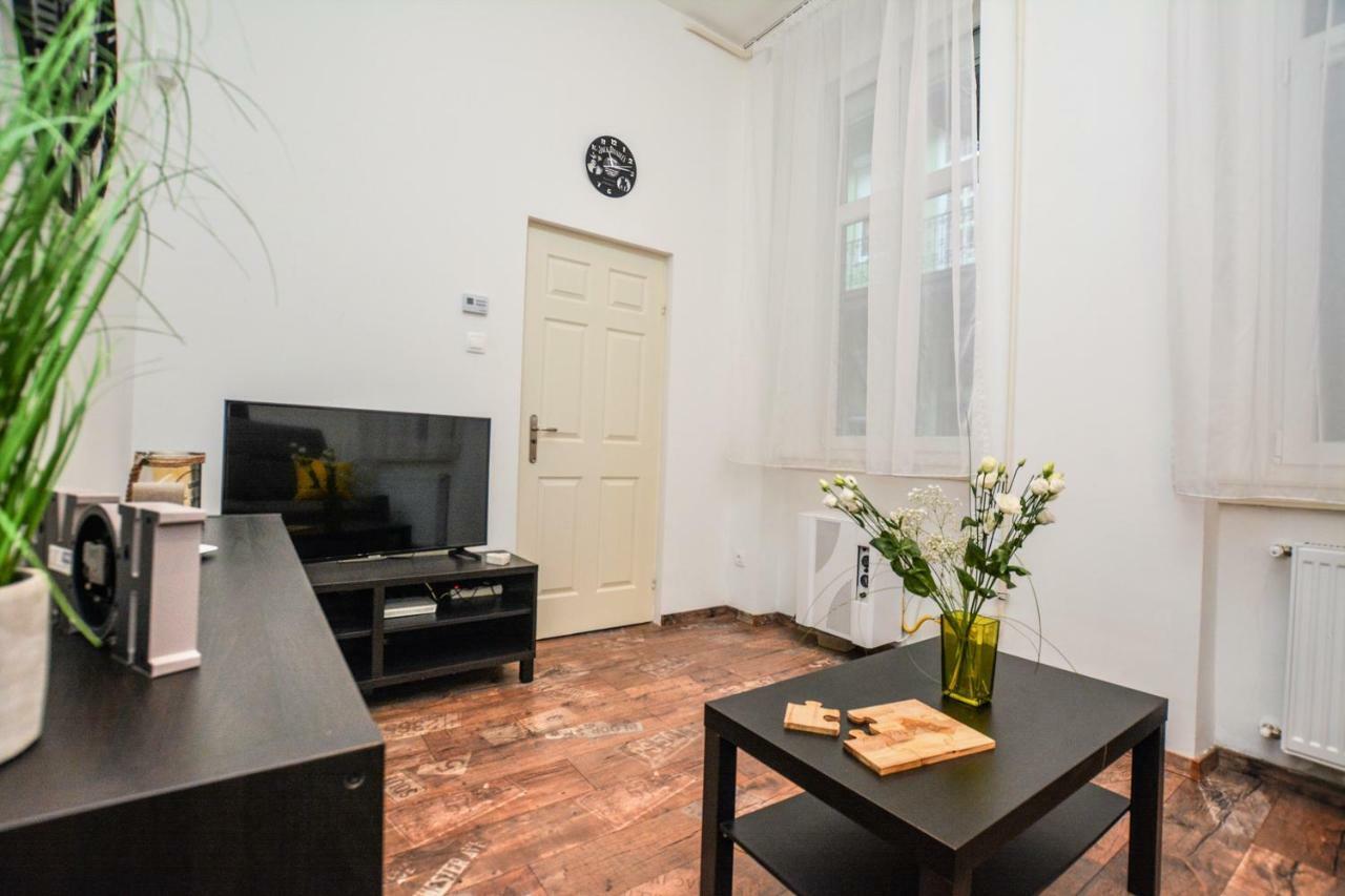 Timeless Apartment With Free Private Parking Budapest Eksteriør billede