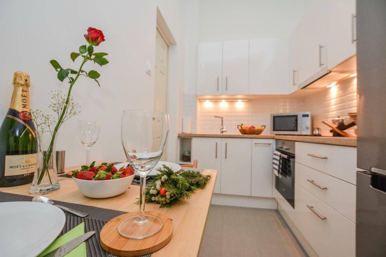 Timeless Apartment With Free Private Parking Budapest Eksteriør billede