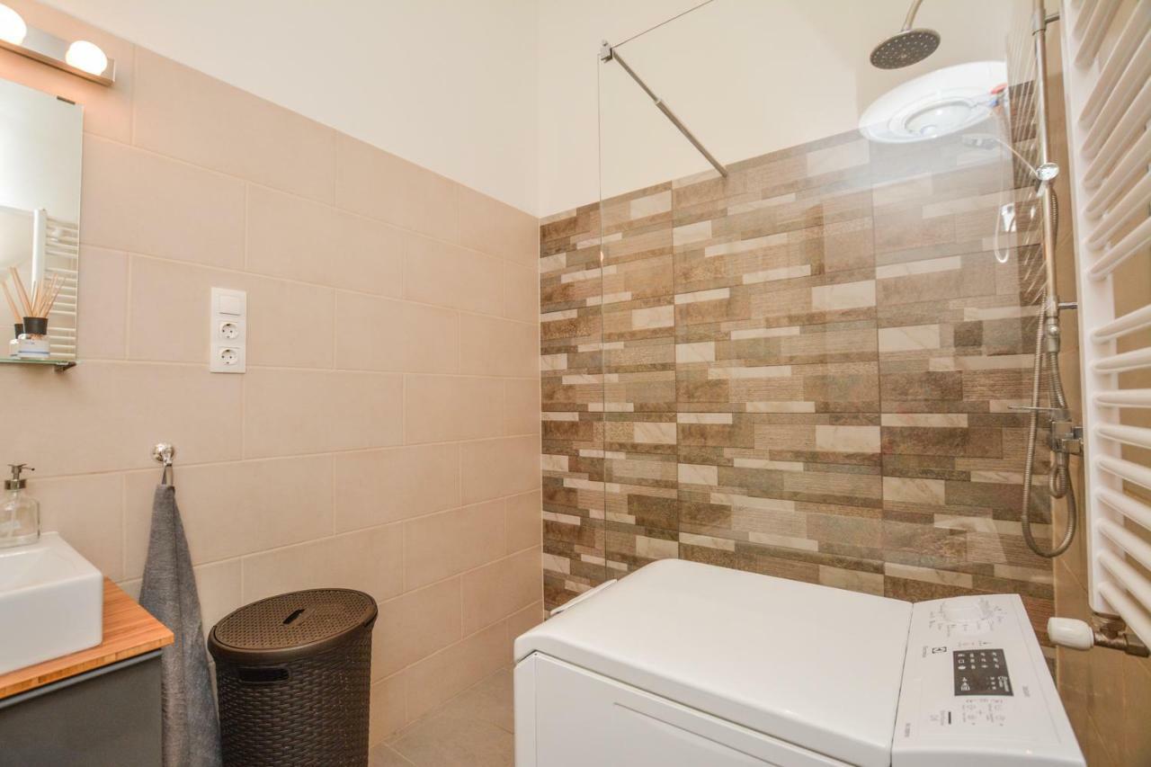 Timeless Apartment With Free Private Parking Budapest Eksteriør billede